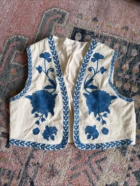 blue and cream embroidered cropped vest size L